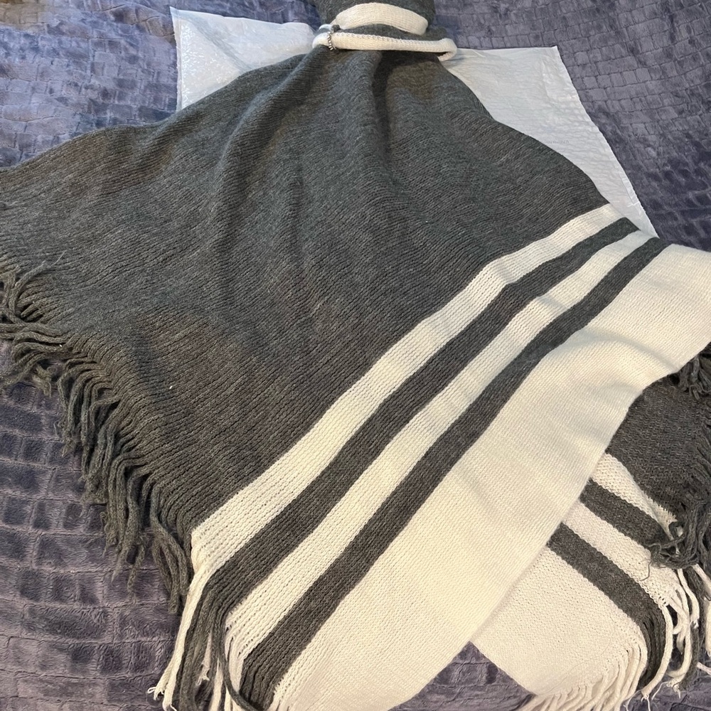 Elegant Gray and White shawl